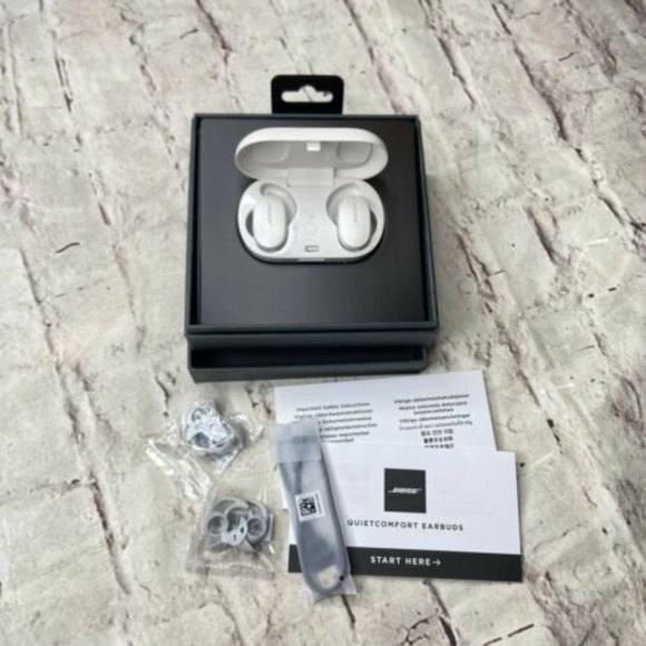 Bose Quietcomfort Earbuds White silicone Ruber $295 - Picture 1 of 5